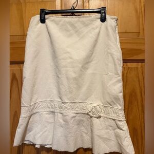 American Eagle Ladies White Corduroy Skirt Size 10.